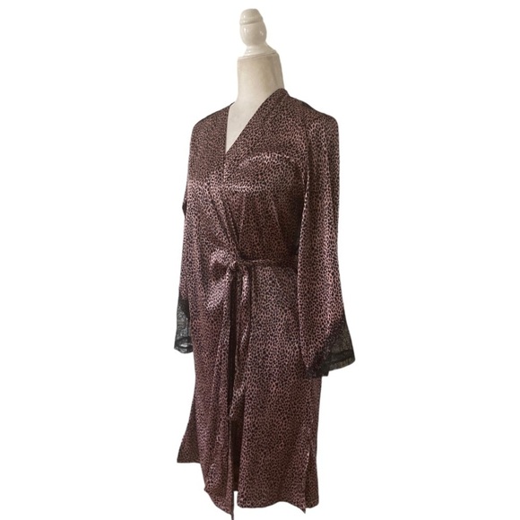 Victoria’s Secret Chantilly Lace Robe NWT - Picture 7 of 12